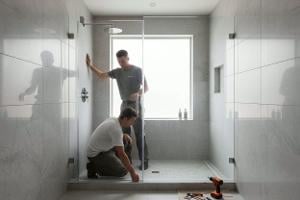 installare la porta della doccia in vetro: Da €220