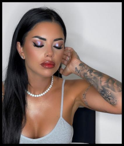 Andreea D. - Foto 1