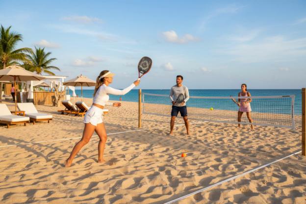 Prendere lezioni di beach tennis