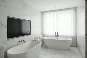 installare tv in bagno: Da €75
