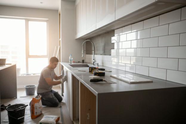 Quanto costa installare le piastrelle per la cucina?