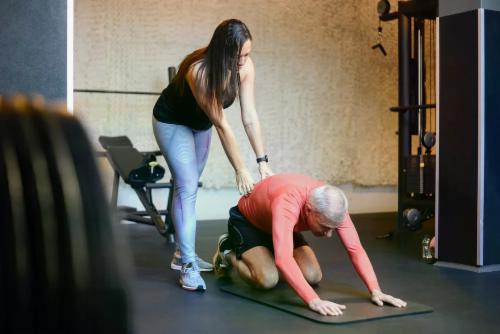 Personal trainer, perché ingaggiarlo e quanto costa farlo