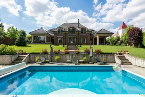 Piscina: 5 cose da considerare prima di costruire una