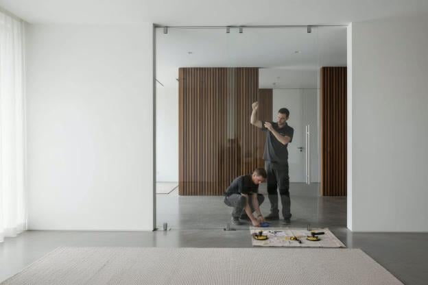 Installare porta vetro