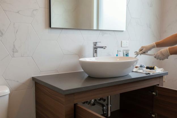 Installare un lavandino del bagno