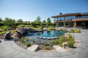 installare piscina naturale: Da €15,000