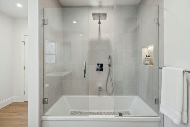 Quanto costa convertire la vasca da bagno in doccia?