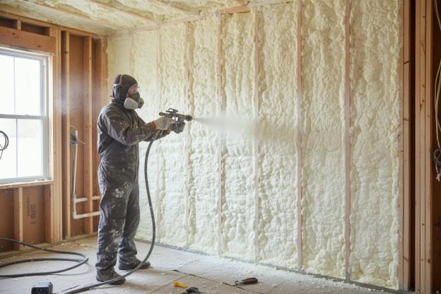 Applicare un isolamento in schiuma spray