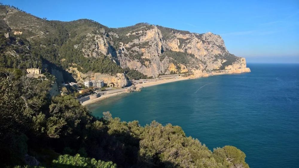 Spiagge libere poco affollate in Liguria