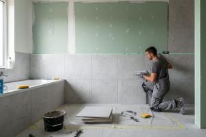 installare le piastrelle del bagno: Da €300