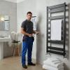 Trovare un Idraulico per l'Installazione di un Termoarredo da Bagno.
