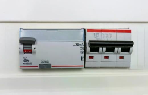 Salvavita: come staccare la corrente dal quadro elettrico di casa tua