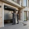 Serramentisti per un portone basculante: come trovarli.