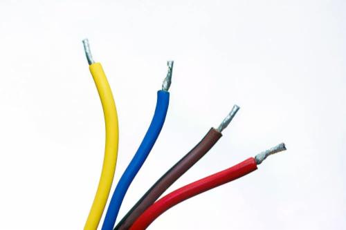 Scegliere i giusti connettori per i cavi elettrici