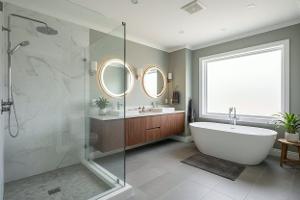 ristrutturare il bagno principale: Da €5,000