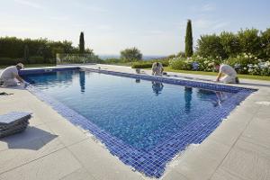 rivestire la piscina in ceramica: Da €300